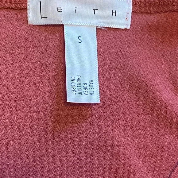 Leith Women's Red Baroque Twist Front Top Size Small NWT Nordstrom - Picture 5 of 9